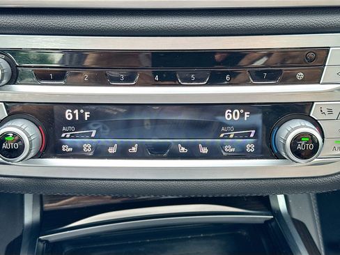 Used 2022 BMW 740i xDrive 740i xDrive w/ Luxury Rear Seating Package image 17