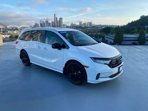 Certified 2024 Honda Odyssey Sport image 31