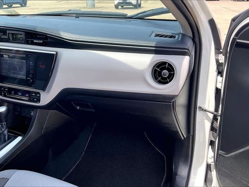 Used 2018 Toyota Corolla LE FWD image 37