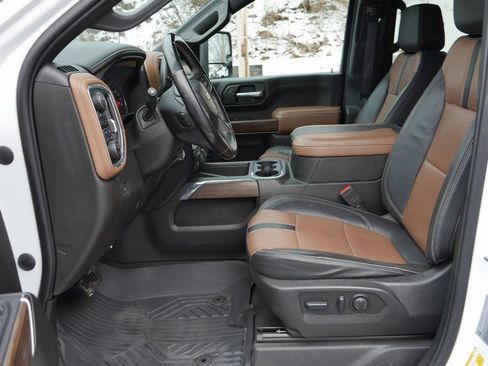 Used 2023 Chevrolet Silverado 2500 High Country w/ Technology Package AWD/4WD image 8