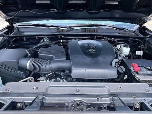 Used 2022 Toyota Tacoma TRD Sport w/ Technology Package AWD/4WD image 29