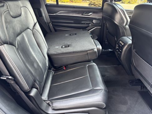Used 2022 Jeep Grand Cherokee L Overland w/ Luxury Tech Group IV AWD/4WD image 30