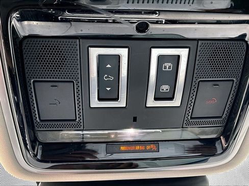 Used 2020 Land Rover Range Rover Velar S AWD/4WD image 33
