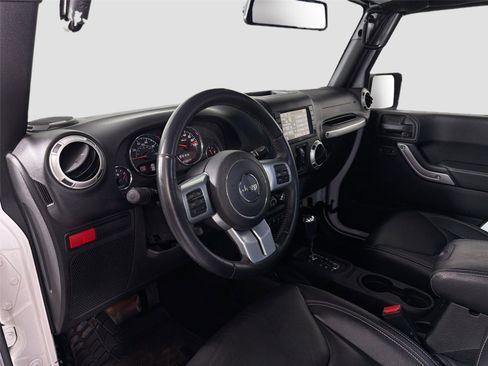 Used 2016 Jeep Wrangler Unlimited Rubicon AWD/4WD image 9