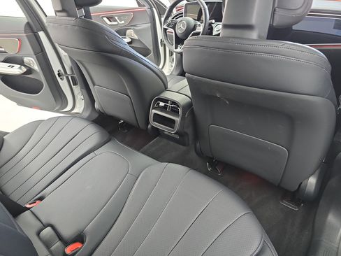 Used 2025 Mercedes-Benz E 350 Sedan image 11