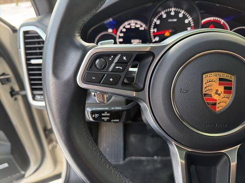 Certified 2020 Porsche Cayenne image 24