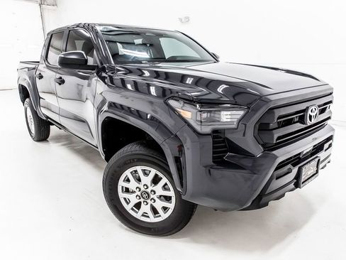Used 2025 Toyota Tacoma SR image 9