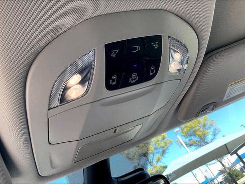 Used 2024 Chrysler Pacifica Touring-L image 32