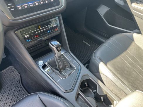 Used 2023 Volkswagen Tiguan SE image 25