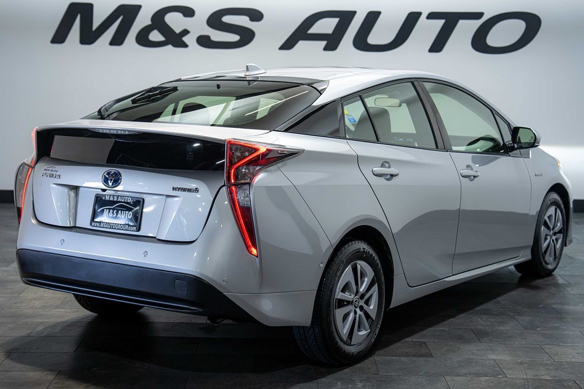 Used 2017 Toyota Prius Two w/ Prius Two Safety Plus Package FWD image 2