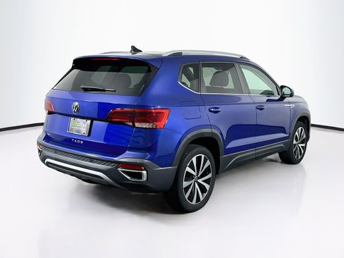 Used 2024 Volkswagen Taos SE w/ Panoramic Sunroof Package FWD image 9