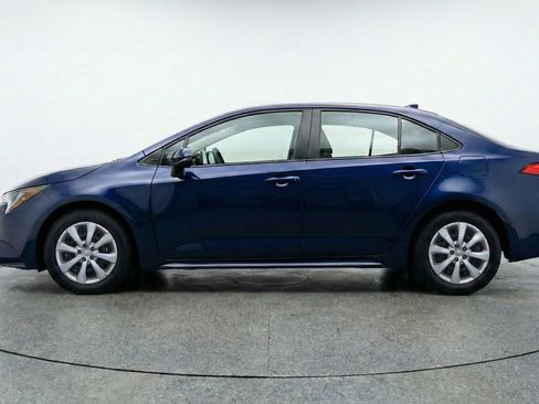 Used 2025 Toyota Corolla LE FWD image 5