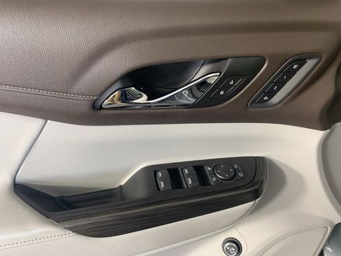 Used 2020 GMC Acadia SLT w/ Premium Package image 15