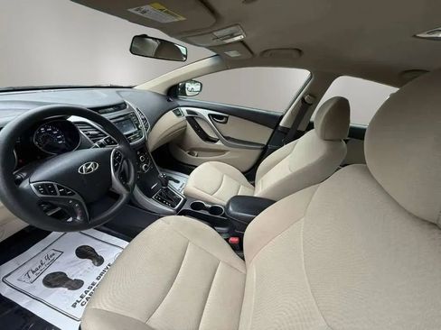 Used 2014 Hyundai Elantra SE w/ Option Group 02 FWD image 12
