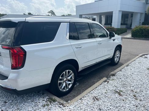 Used 2023 GMC Yukon SLT w/ SLT Luxury Package RWD image 4