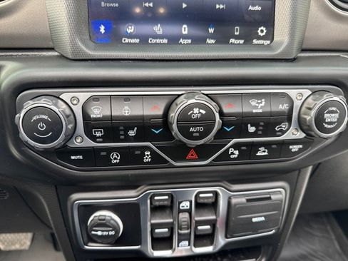 Used 2022 Jeep Wrangler Unlimited Sport w/ Sun And Sound Package image 19