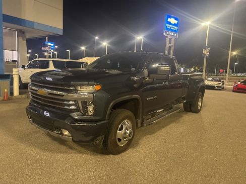 Used 2020 Chevrolet Silverado 3500 High Country w/ Technology Package image 3