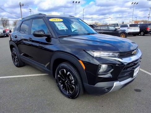 Used 2022 Chevrolet TrailBlazer LT w/ Sun and Liftgate Package image 2