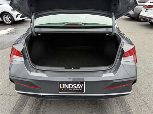 Used 2024 Hyundai Elantra SEL image 12