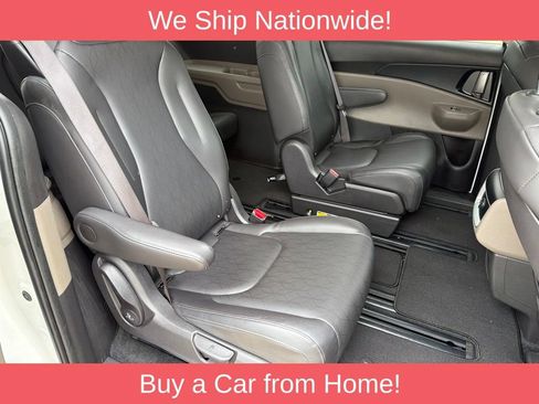 Used 2025 Kia Carnival FWD image 17
