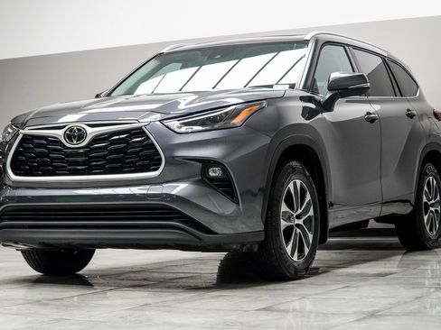 Used 2022 Toyota Highlander XLE image 8