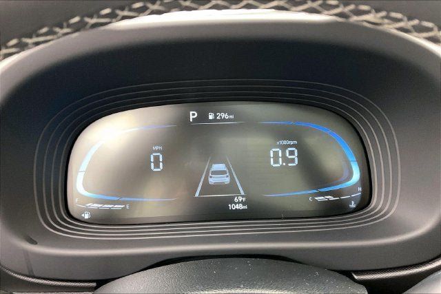 Used 2025 Hyundai Venue SEL FWD image 25