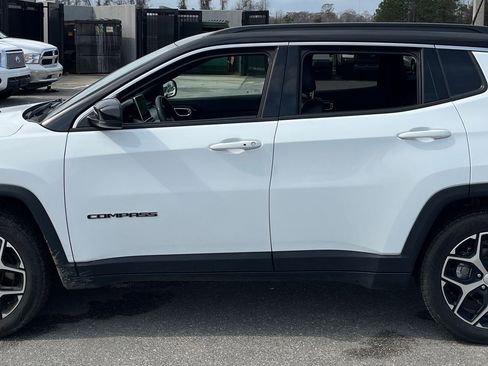 Used 2024 Jeep Compass Limited image 5