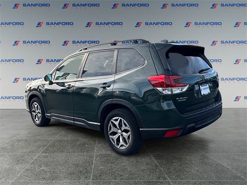 Used 2023 Subaru Forester Premium image 3