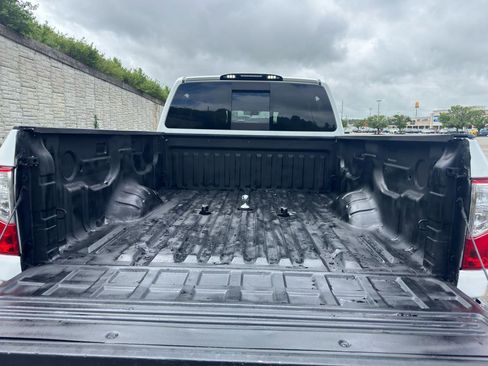 Used 2017 Nissan Titan SV AWD/4WD image 39