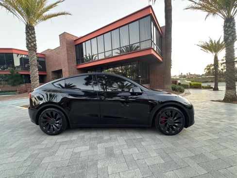 Used 2024 Tesla Model Y Performance AWD/4WD image 5