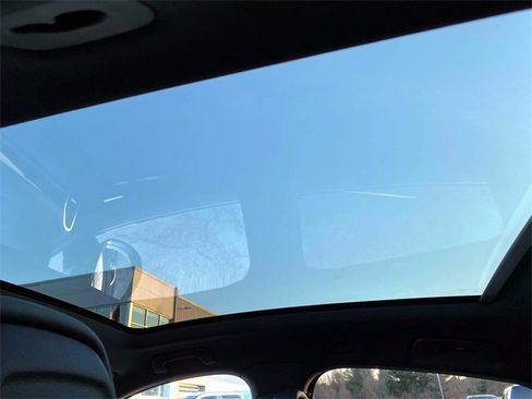 Used 2022 Porsche Cayenne Platinum Edition image 11