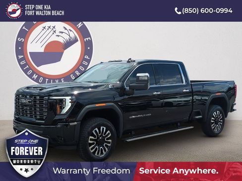 Used 2025 GMC Sierra 3500 Denali Ultimate AWD/4WD image 1