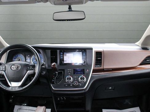 Used 2016 Toyota Sienna Limited Premium image 22