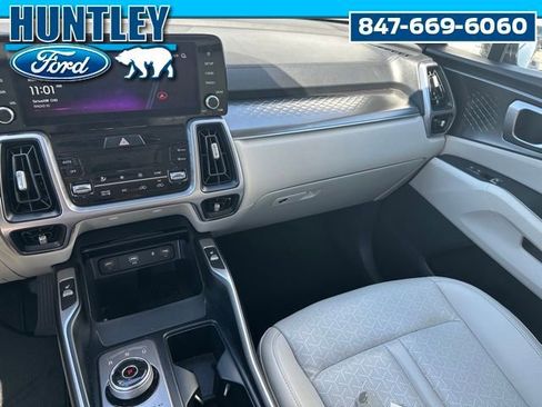 Used 2024 Kia Sorento EX AWD/4WD image 16