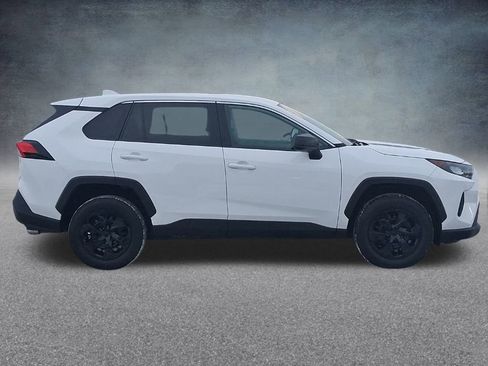 Used 2022 Toyota RAV4 LE image 4