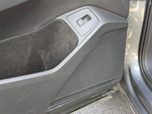 Used 2024 Volkswagen Tiguan SE image 15