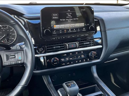 Used 2025 Nissan Pathfinder SL image 6