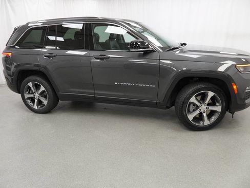 Certified 2022 Jeep Grand Cherokee Limited 4xe w/ Luxury Tech Group II AWD/4WD image 11