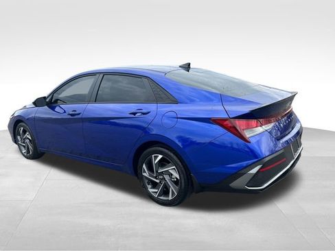 Used 2025 Hyundai Elantra Sport FWD image 3