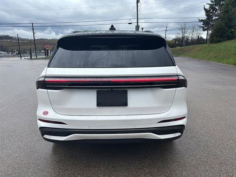 Used 2025 Lincoln Nautilus Reserve image 3