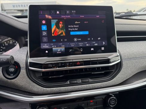 Used 2024 Jeep Compass Latitude image 34