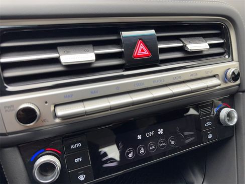 Used 2025 Genesis G70 2.5T image 67