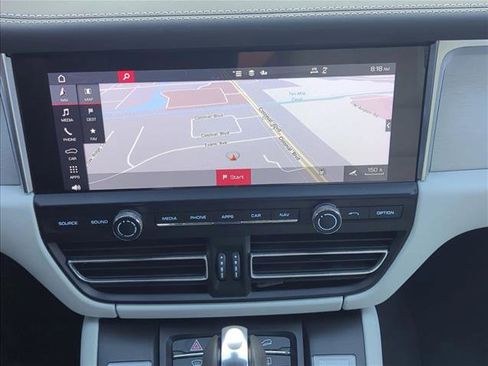 Used 2020 Porsche Macan Turbo image 14