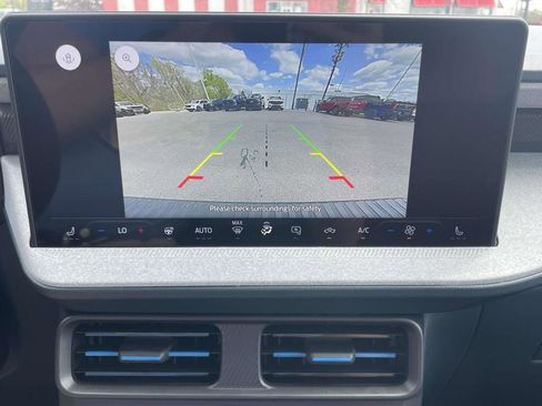 New 2025 Ford Maverick XLT w/ XLT Luxury Package FWD image 24