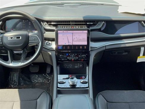 Used 2023 Jeep Grand Cherokee Trailhawk image 14