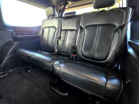 Certified 2024 Jeep Wagoneer Series II image 29