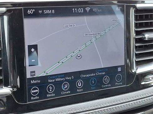 Used 2018 Chrysler Pacifica Limited image 17