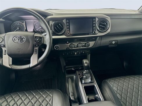 Used 2022 Toyota Tacoma TRD Off-Road image 18