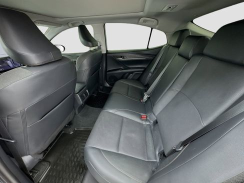 Used 2025 Toyota Camry XLE FWD image 16