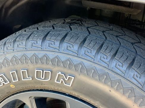 Used 2022 Jeep Cherokee Trailhawk w/ Premium Leather Package AWD/4WD image 10